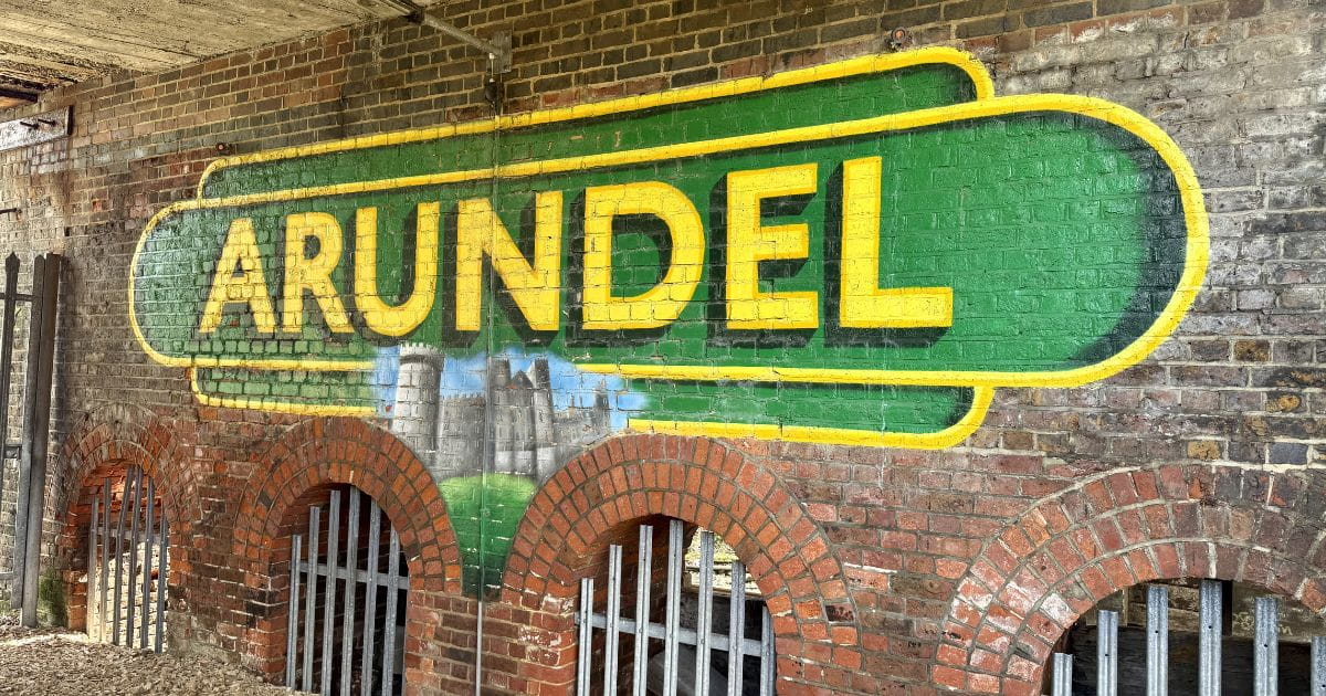 How to get to Arundel by train