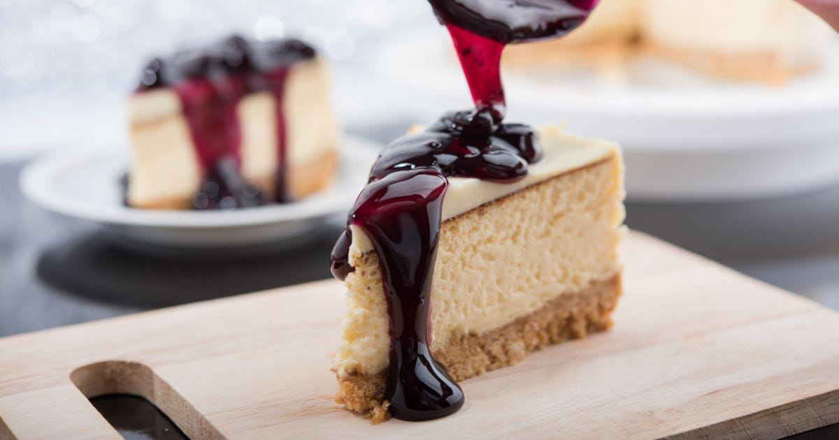 Stock image of cheesecake with fruit sauce