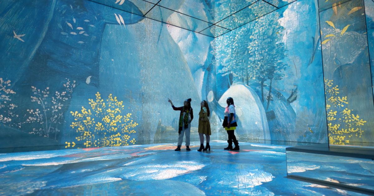 Frameless immersive art experience