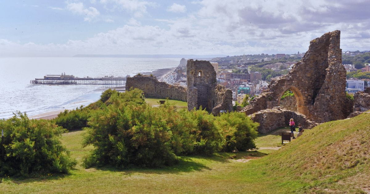 Hastings castle 1066 history Bayeux Tapestry