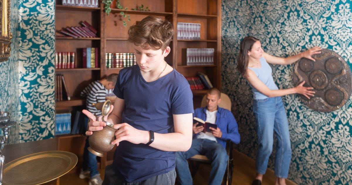 things to do in Chichester at the weekend family escape room