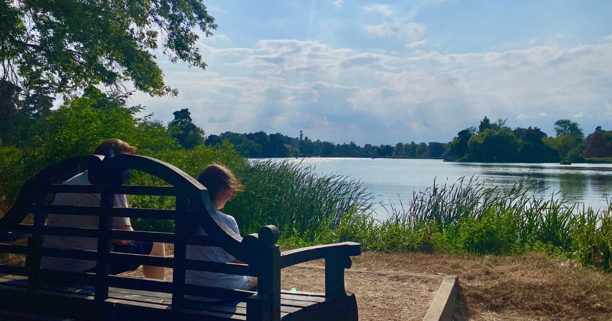 Walking trails in Kent Hever Castle lake walk